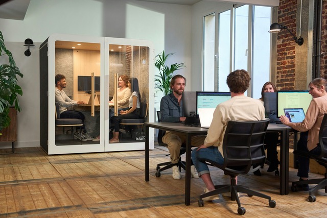 Coworking meeting room rules | Door Tablet; Source: Unsplash